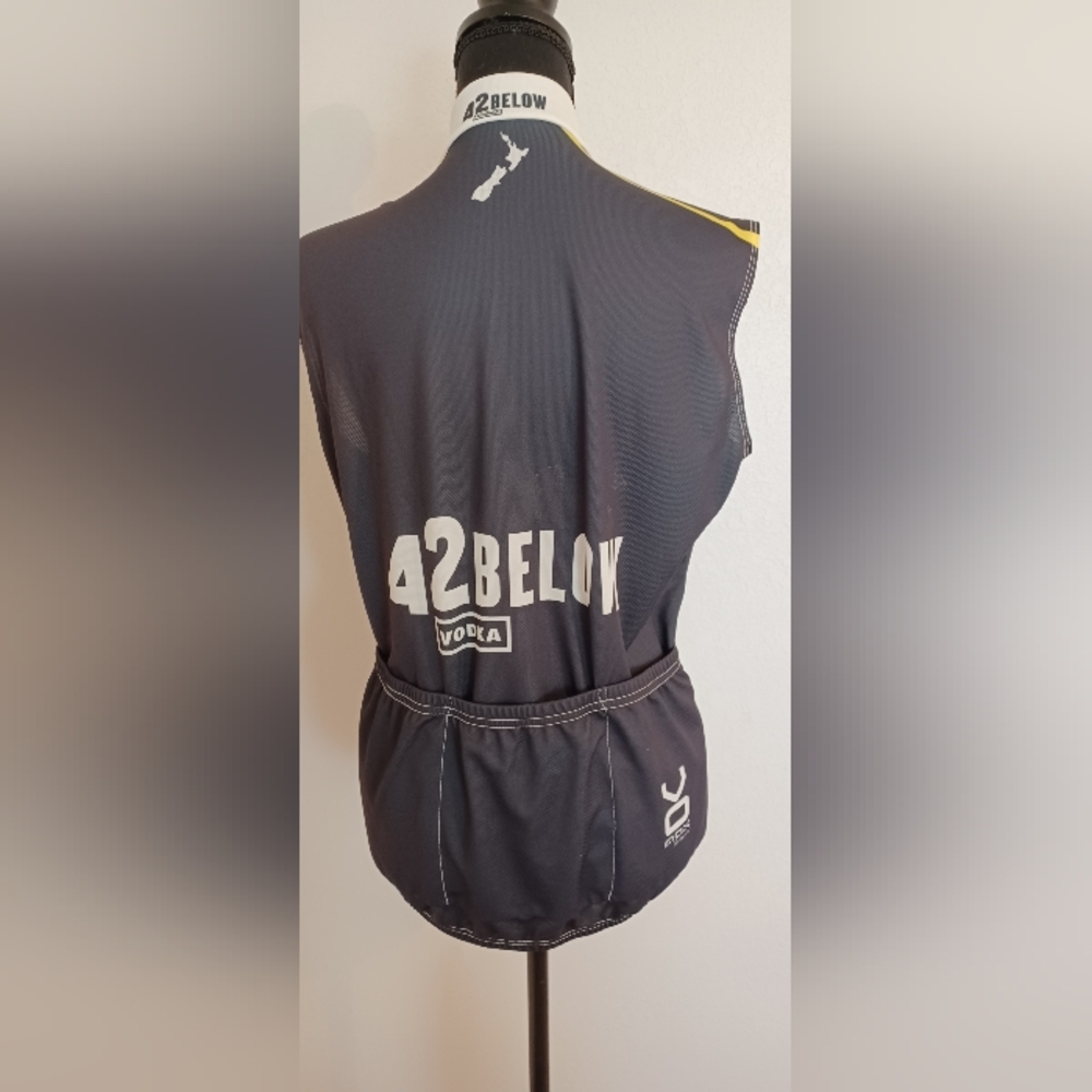 Women's sleeveless cycling jersey - Picture 3 of 4